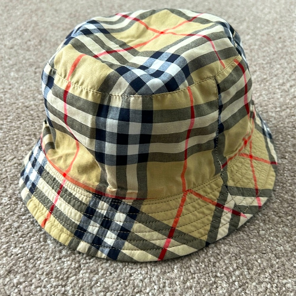 BURBERRY plaid black reversible bucket hat